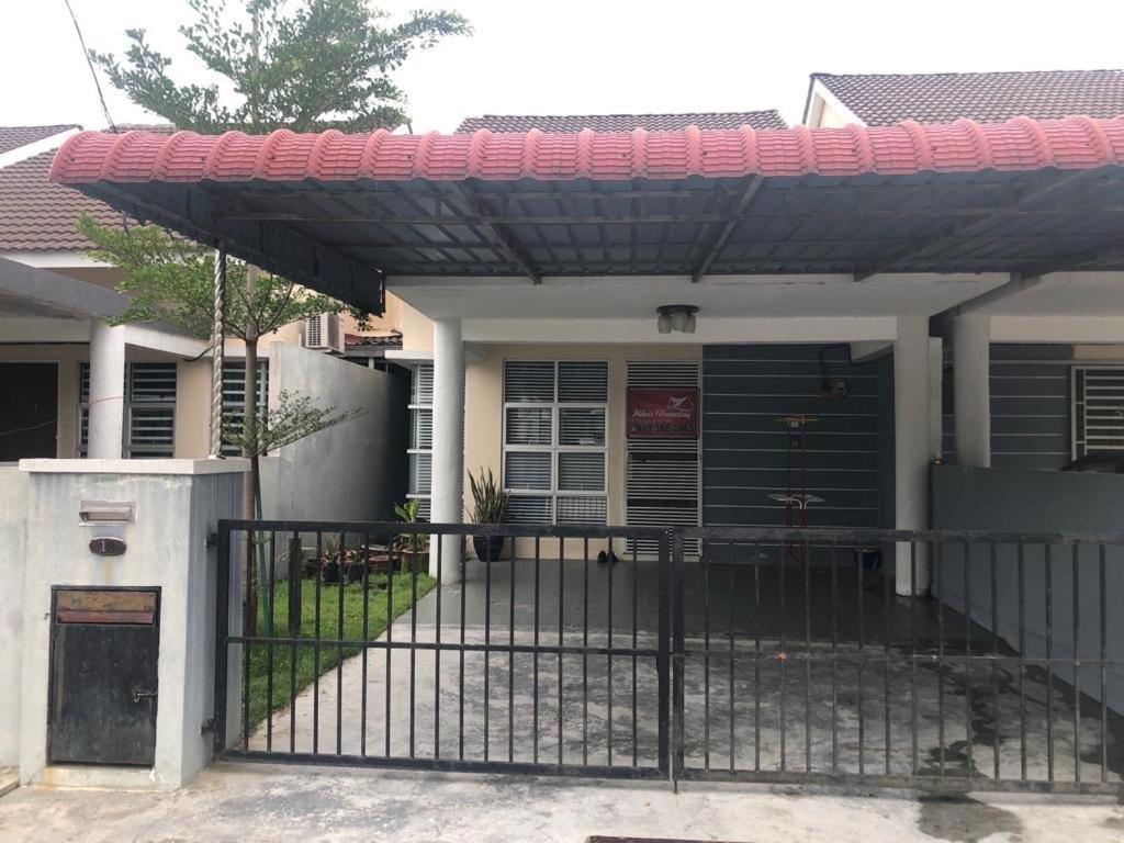 Miker Homestay Seri Iskandar Ngoại thất bức ảnh